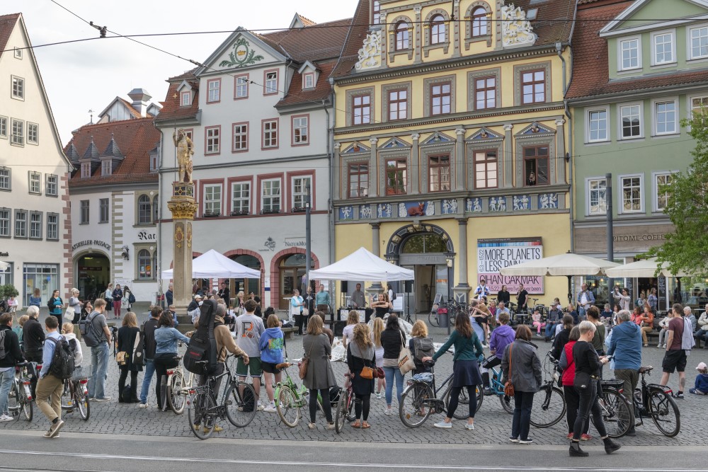 Tanzshow vor der Kunsthalle