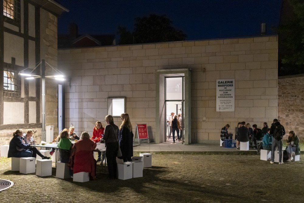 Design-Werkstatt vor der Galerie Waidspeicher