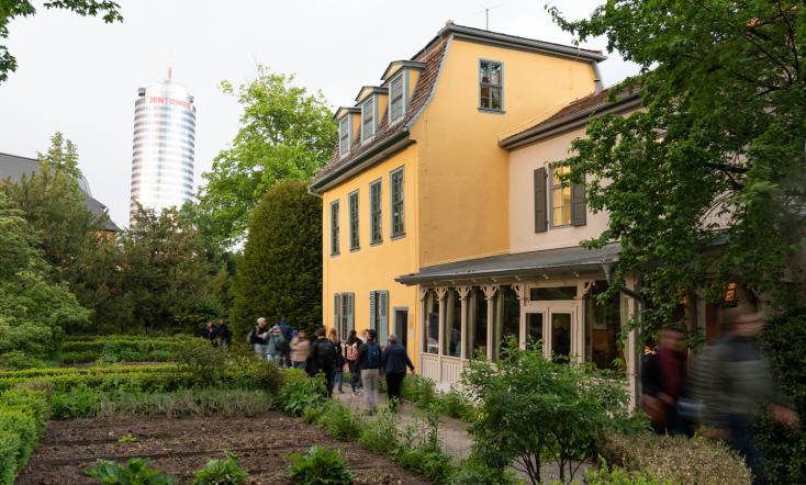 Blick auf Schillers Gartenhaus