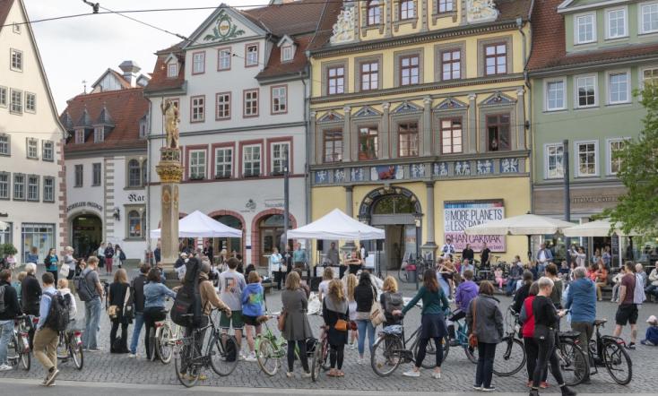 Tanzshow vor der Kunsthalle