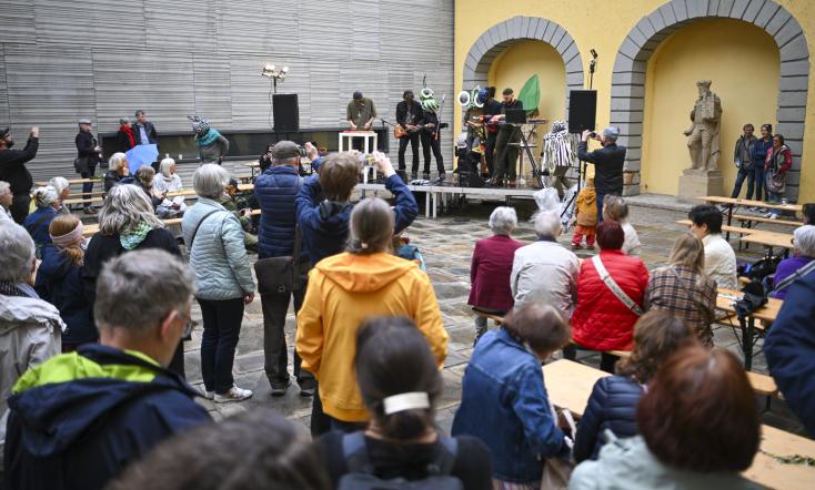 Eröffnung im Angermuseum mit der Bauhaus-Käfer-Kapelle