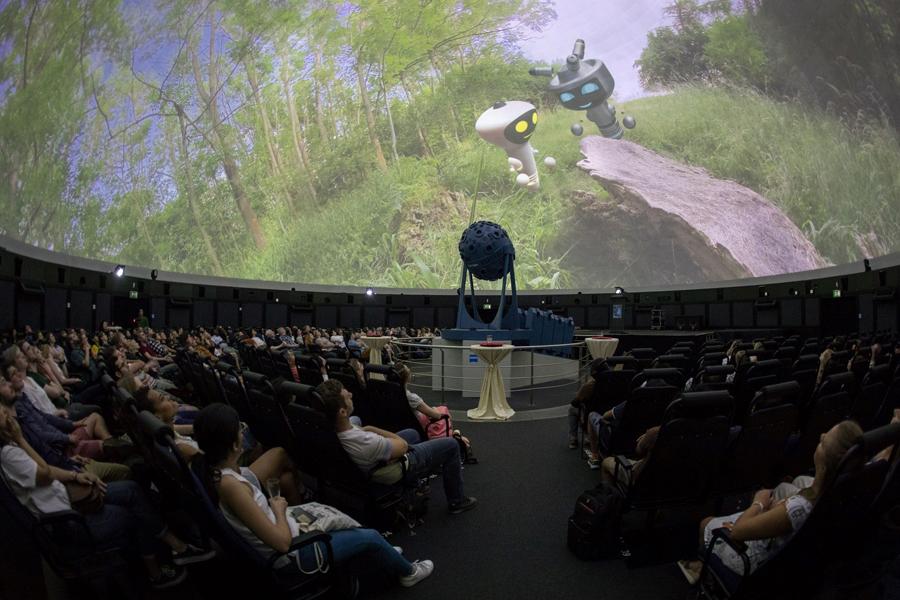 "Karl und Karla im Mikroversum" im Zeiss-Planetarium