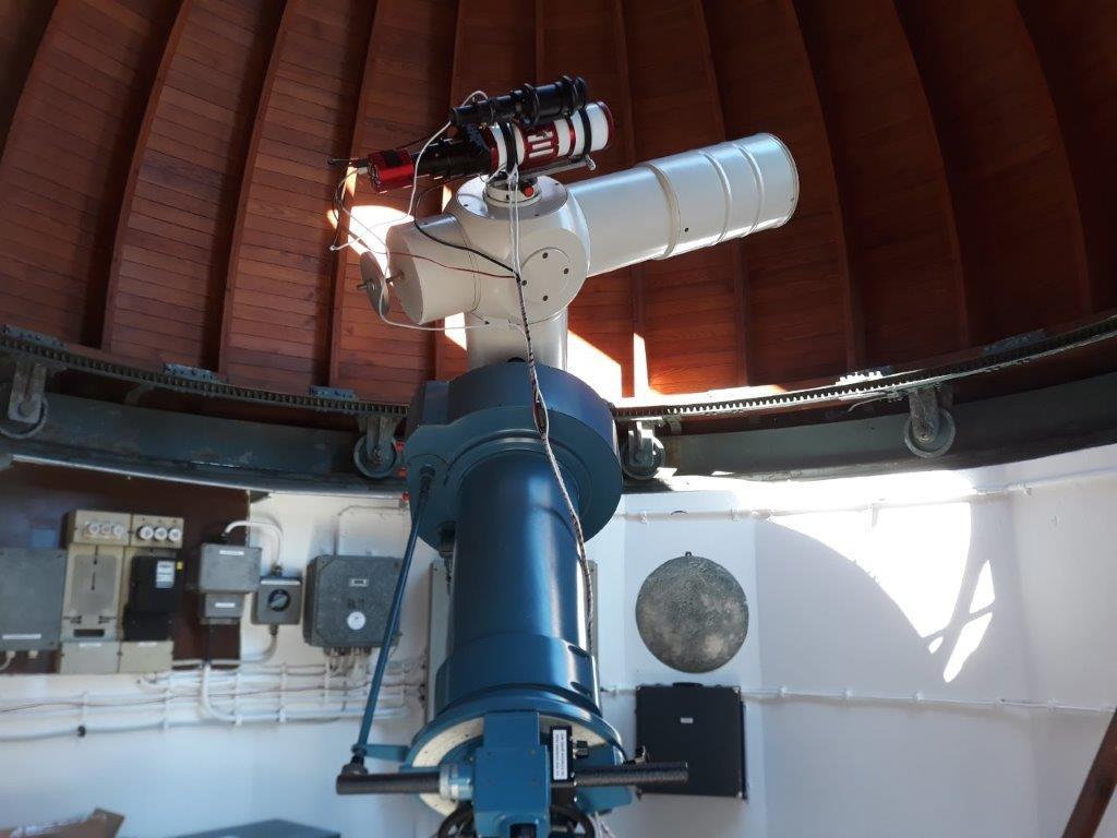 Blick auf Teleskop in der Sternwarte