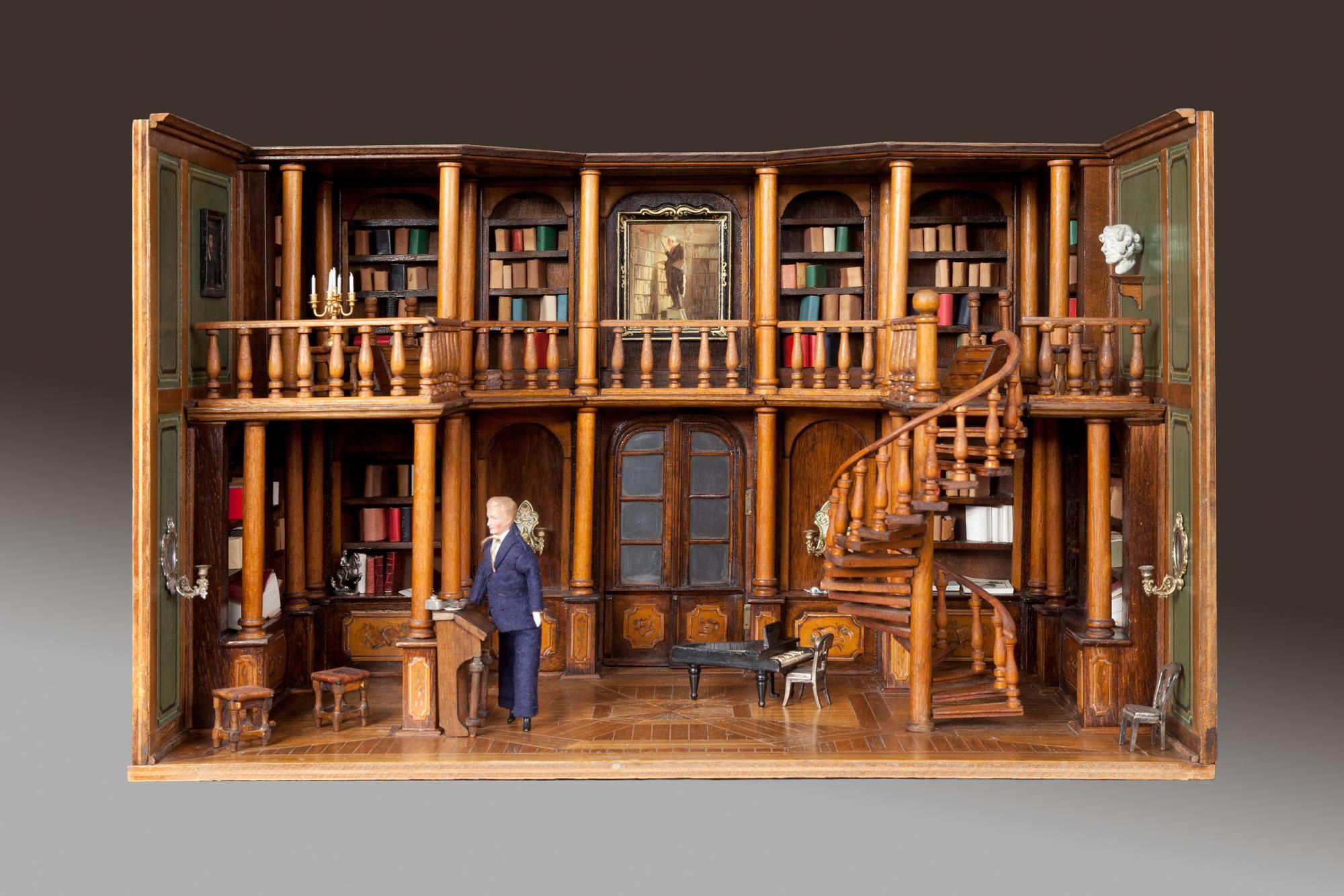 Bibliothek im Stil des 19 Jhd. im Erfurter Puppenstubenmuseum Bibliothek im Erfurter Puppenstubenmuseum