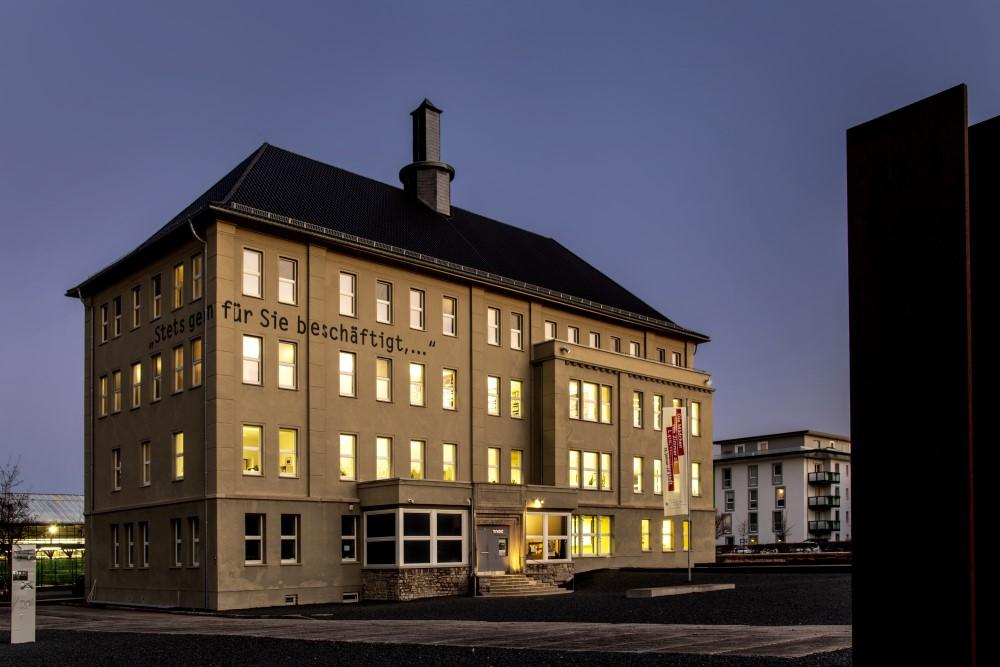 Erinnerungsort Topf & Söhne bei der Aktion "Lichter gegen Dunkelheit" Erinnerungsort Topf & Söhne bei der Aktion "Lichter gegen Dunkelheit"