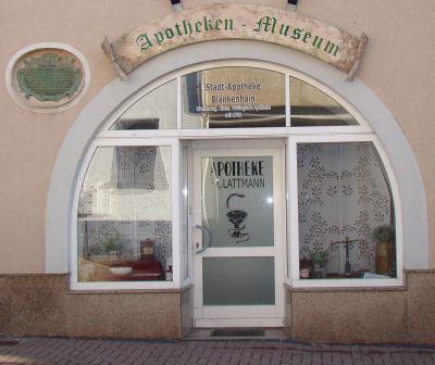 Blick auf den Eingang zum Apothekenmuseum