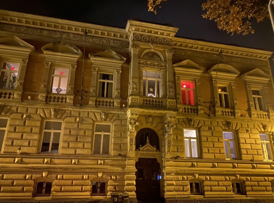 Villa Opel Villa Opel bei Nacht