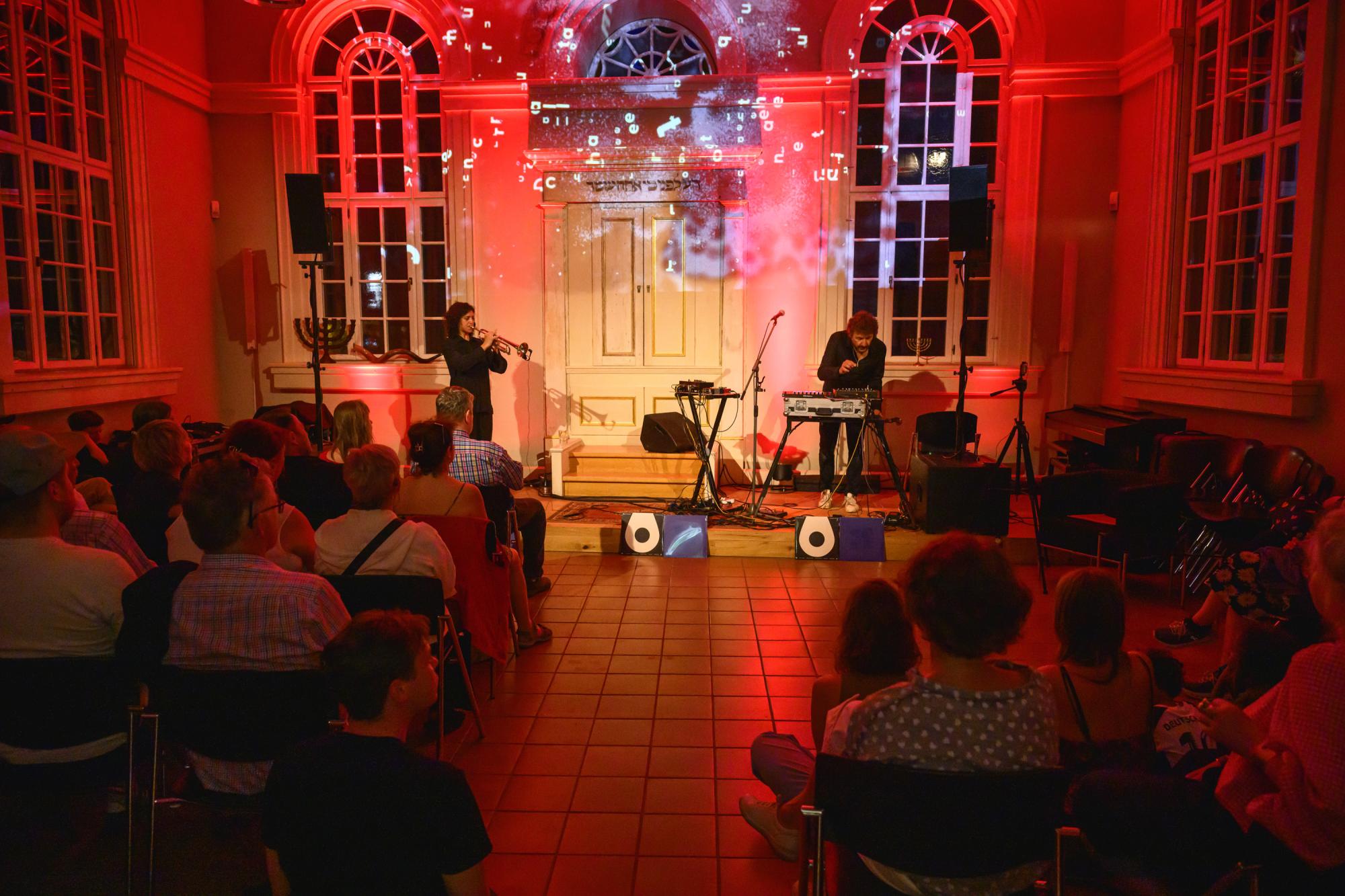 Live-Musik mit Alex Stolze und Yael Gat in der Kleinen Synagoge