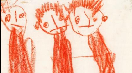 Drei rote Männchen drei rote Buntstiftmännchen schauen in die Welt