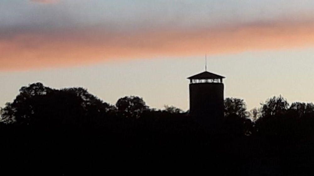 Burg Tannroda Abendstimmung über der Burg Tannroda, Bergfried im Abendlicht, Silouette des Bergfrieds